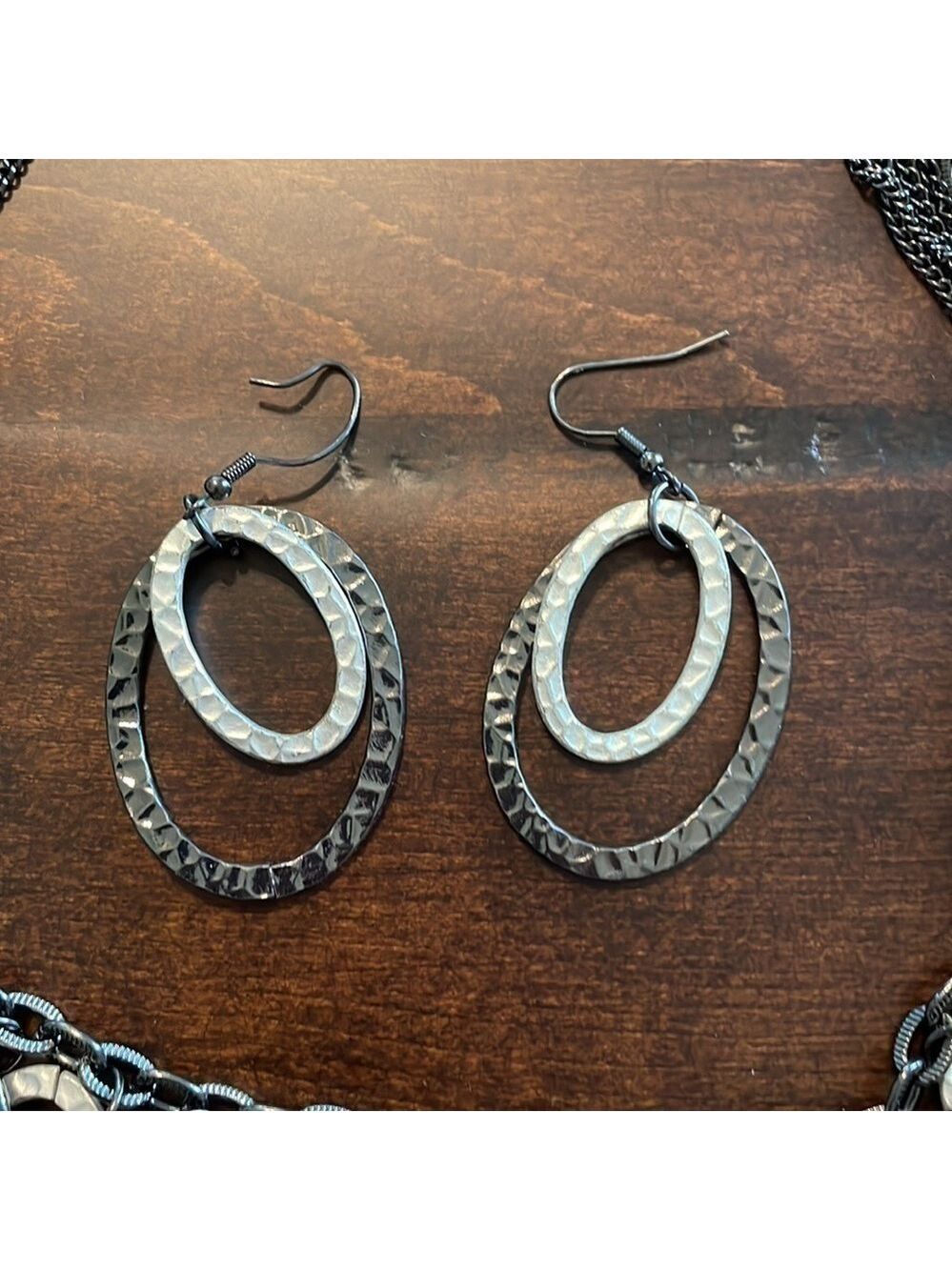 Black and Silver Hammered Chain Necklace and Earring Set - Picture 4 of 4